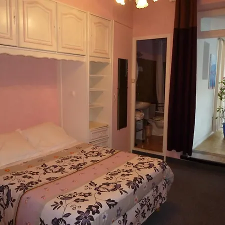 Emma Calve מלון מילאו