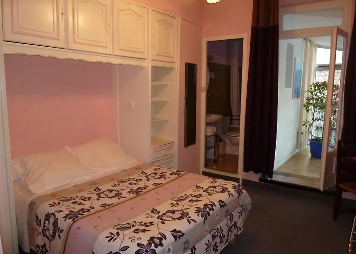 Emma Calve Отель Мийо