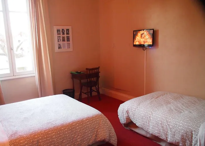 Отель Emma Calve Мийо