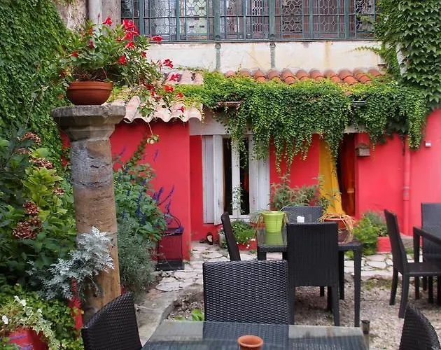 Отель Emma Calve